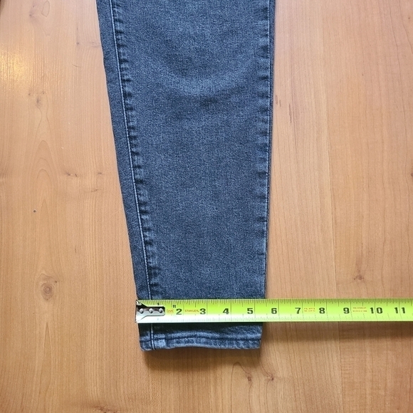 Levi's High Waisted Taper Jeans - Picture 12 of 13